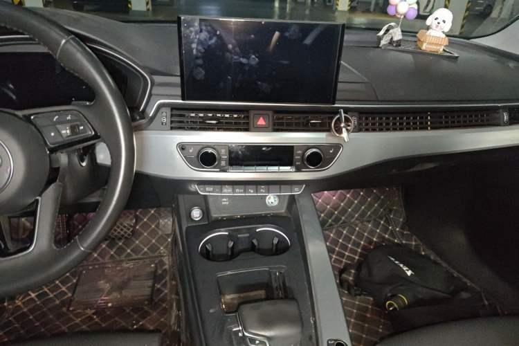 Used Audi A4L 2020 40 TFSI Luxury Dynamic Model Audio And AC Panel