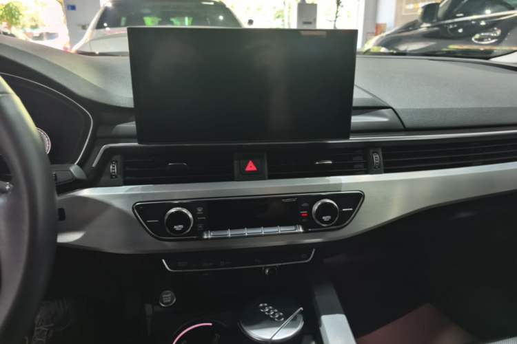 Used Audi A4L 2020 40 TFSI Fashion Dynamic Model Audio And AC Panel