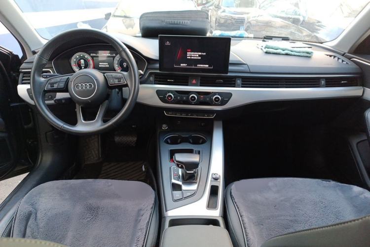 Used Audi A4L 2020 40 TFSI Fashionable and Elegant Model Center Console