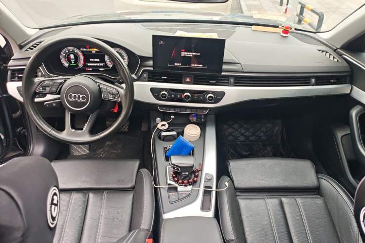 Used Audi A4L 2020 40 TFSI Fashionable and Elegant Model Center Console