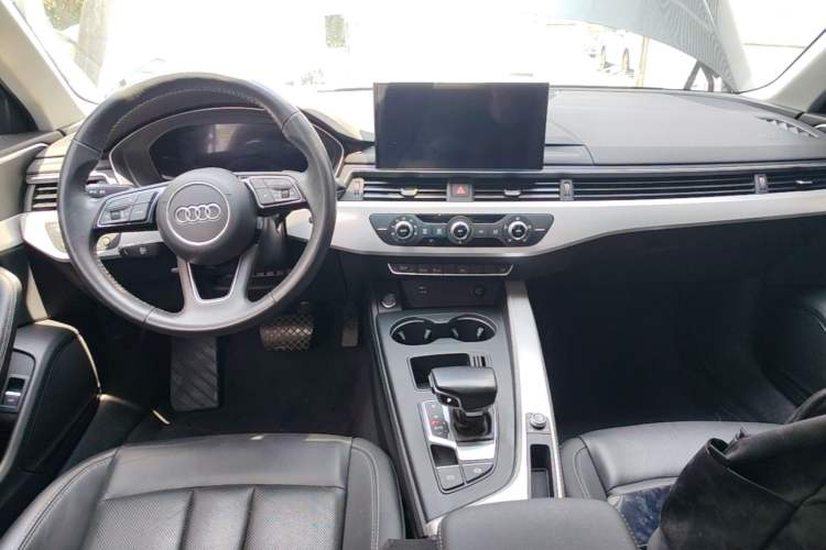 Used Audi A4L 2020 40 TFSI Fashionable and Elegant Model Center Console