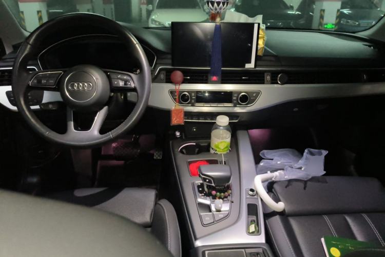 Used Audi A4L 2020 40 TFSI Luxury Dynamic Model Center Console