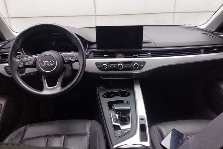 Used Audi A4L 2020 40 TFSI Fashionable and Elegant Model Center Console