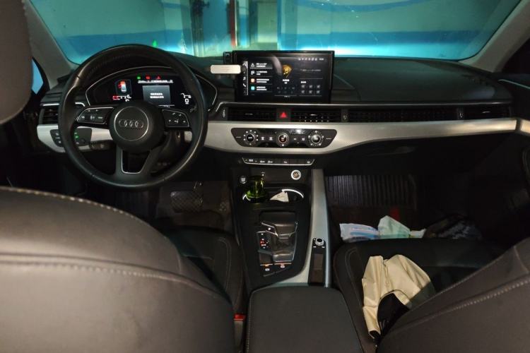 Used Audi A4L 2020 40 TFSI Fashionable and Elegant Model Center Console