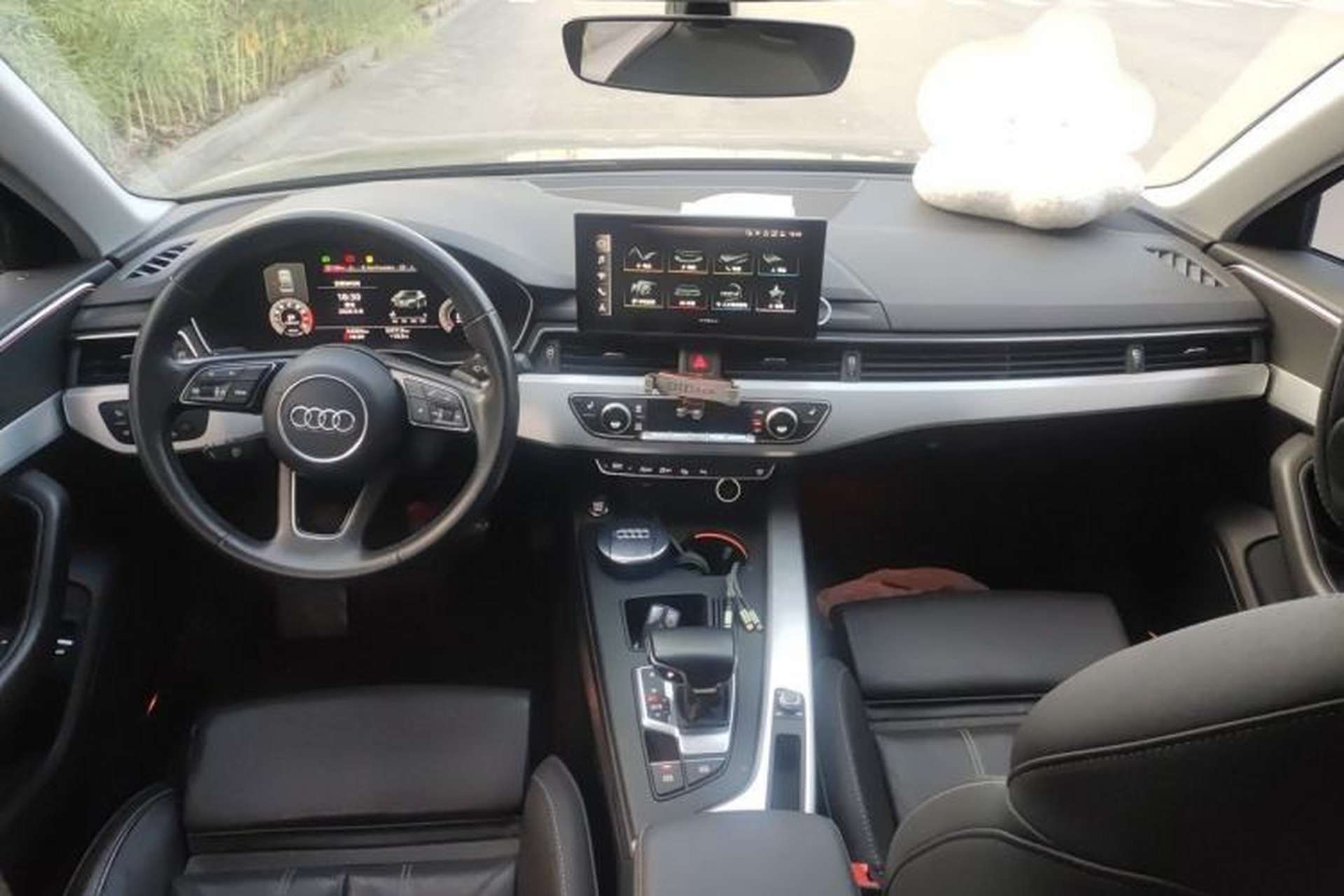 Used Audi A4L 2020 40 TFSI Luxury Dynamic Model Center Console