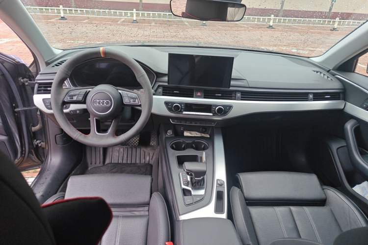 Used Audi A4L 2020 40 TFSI Luxury Dynamic Model Center Console