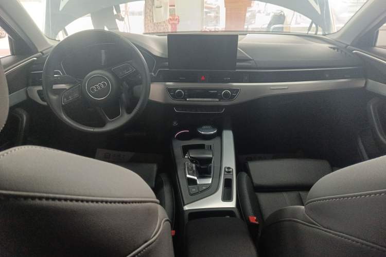 Used Audi A4L 2020 40 TFSI quattro Luxury Dynamic Model Center Console