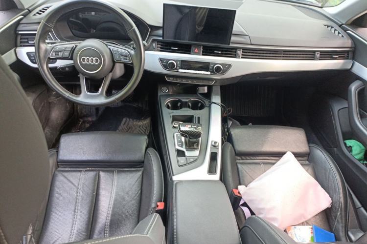 Used Audi A4L 2020 40 TFSI Luxury Dynamic Model Center Console