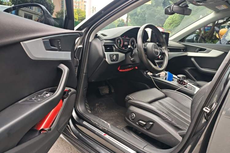 Used Audi A4L 2020 40 TFSI Fashionable and Elegant Model Driver Seat