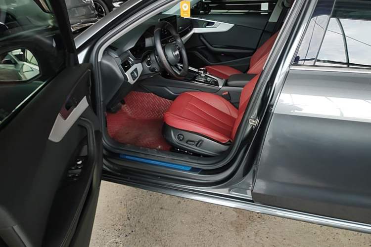 Used Audi A4L 2020 40 TFSI Fashionable and Elegant Model Driver Seat