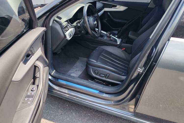 Used Audi A4L 2020 40 TFSI Fashionable and Elegant Model Driver Seat