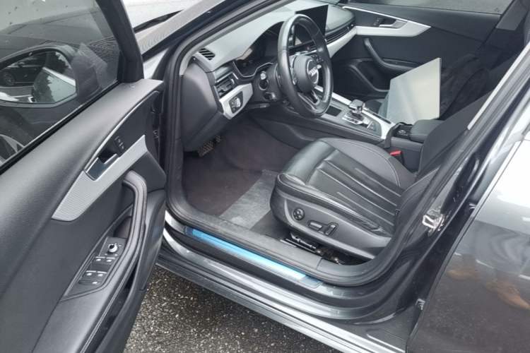 Used Audi A4L 2020 40 TFSI Fashionable and Elegant Model Driver Seat