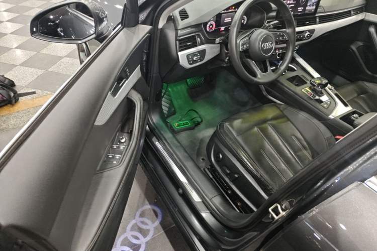 Used Audi A4L 2020 40 TFSI Fashionable and Elegant Model Driver Seat
