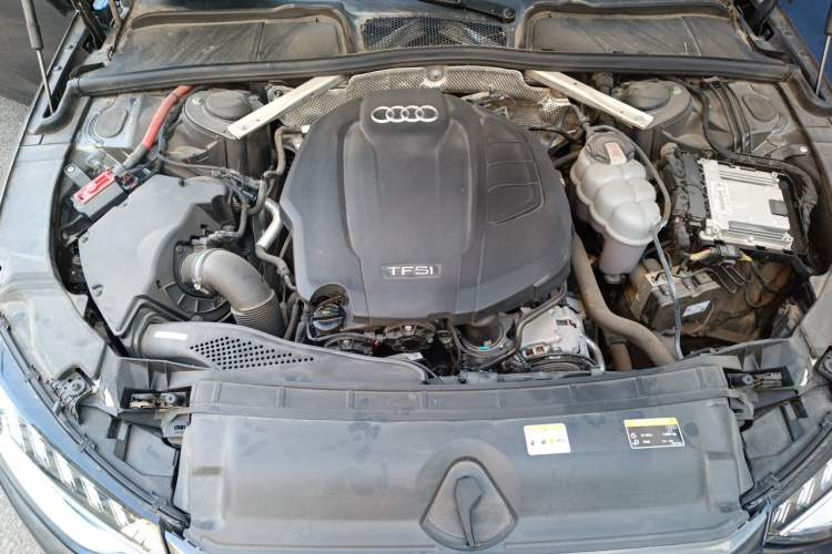 Used Audi A4L 2020 40 TFSI Fashionable and Elegant Model Engine Bay