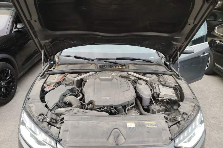 Used Audi A4L 2020 40 TFSI Fashionable and Elegant Model Engine Bay