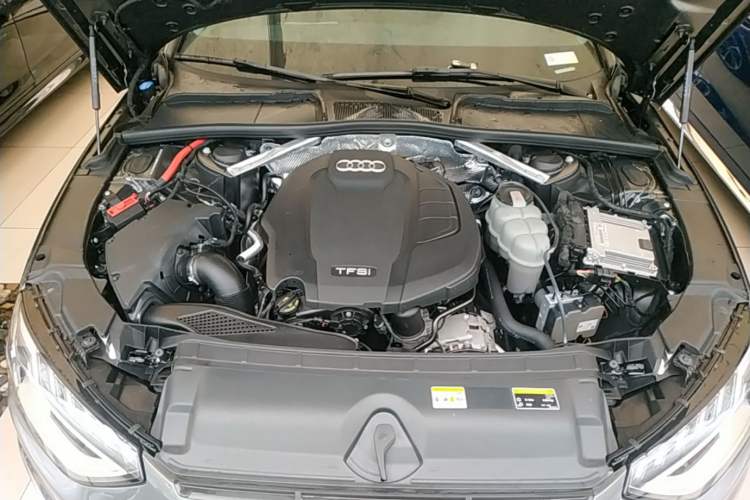 Used Audi A4L 2020 40 TFSI Fashion Dynamic Model Engine Bay