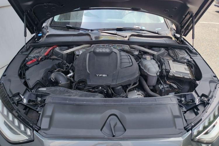 Used Audi A4L 2020 40 TFSI Fashionable and Elegant Model Engine Bay