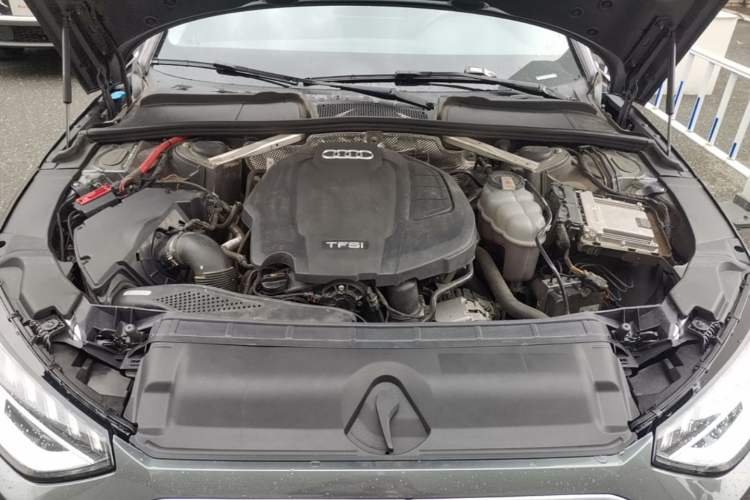Used Audi A4L 2020 40 TFSI Fashionable and Elegant Model Engine Bay