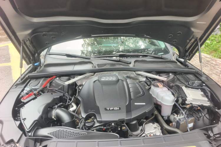 Used Audi A4L 2020 40 TFSI Fashion Dynamic Model Engine Bay