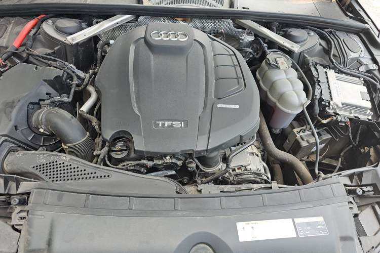 Used Audi A4L 2020 40 TFSI Fashion Dynamic Model Engine Bay