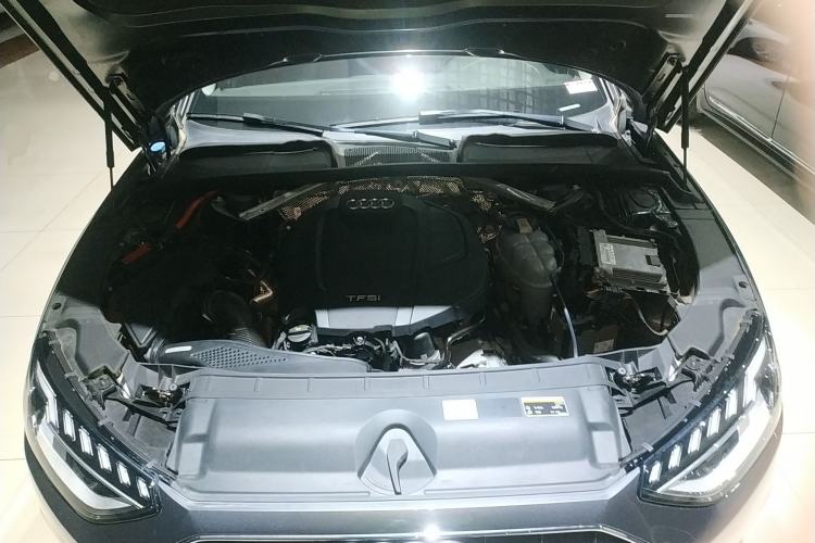 Used Audi A4L 2020 40 TFSI Fashionable and Elegant Model Engine Bay