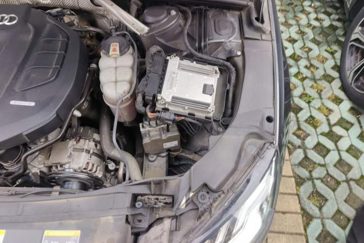 Used Audi A4L 2020 40 TFSI Luxury Dynamic Model Engine Bay Left