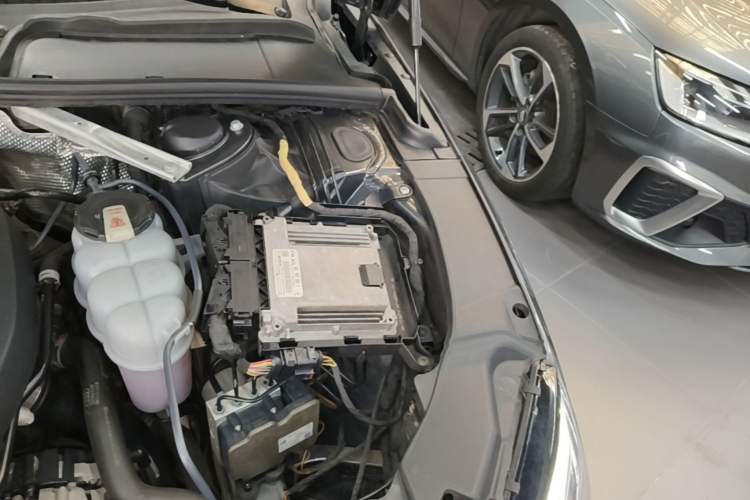Used Audi A4L 2020 40 TFSI quattro Luxury Dynamic Model Engine Bay Left