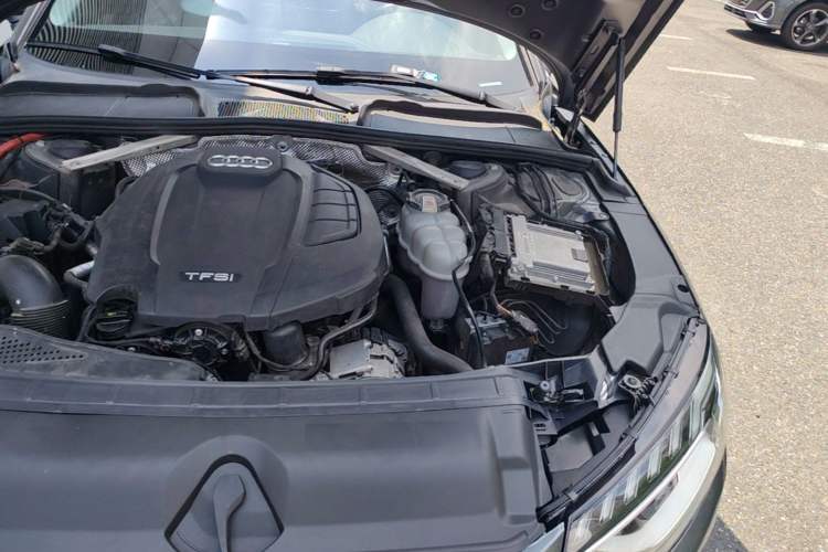 Used Audi A4L 2020 40 TFSI Fashionable and Elegant Model Engine Bay Left