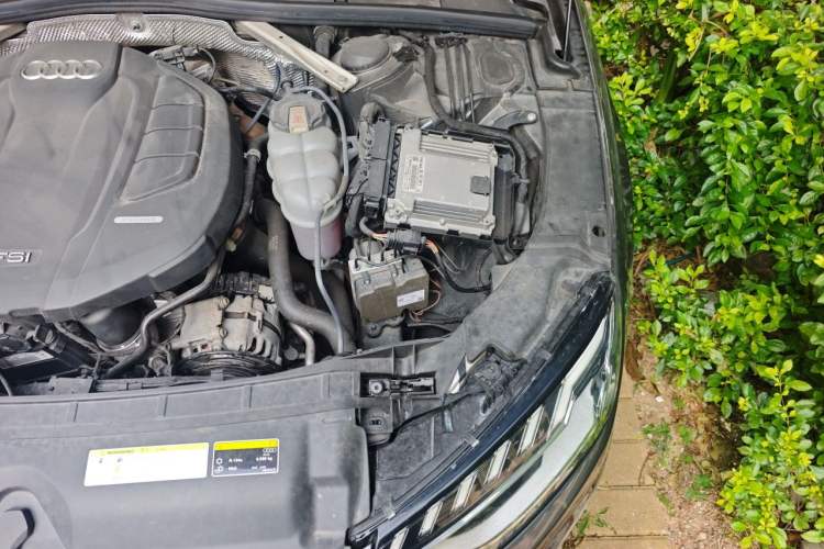 Used Audi A4L 2020 40 TFSI Luxury Dynamic Model Engine Bay Left