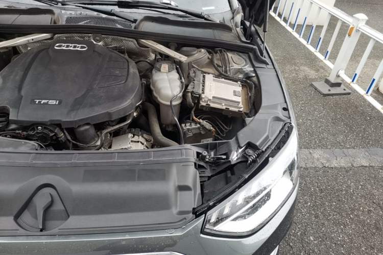 Used Audi A4L 2020 40 TFSI Fashionable and Elegant Model Engine Bay Left