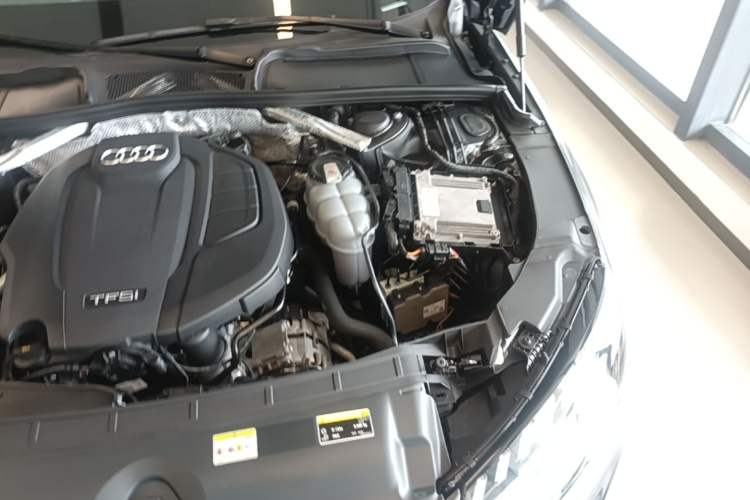 Used Audi A4L 2020 40 TFSI Luxury Dynamic Model Engine Bay Left