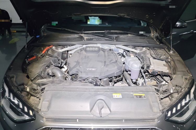 Used Audi A4L 2020 40 TFSI Fashionable and Elegant Model Engine Bay