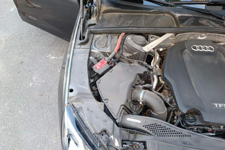 Used Audi A4L 2020 40 TFSI Fashionable and Elegant Model Engine Bay Right