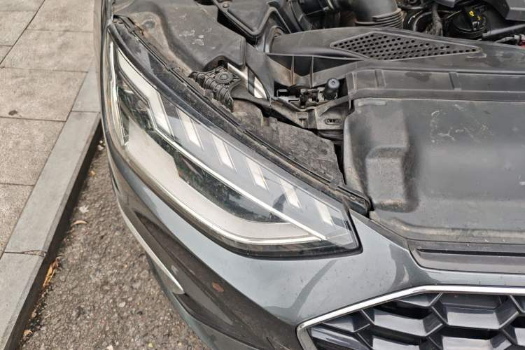 Used Audi A4L 2020 40 TFSI Fashionable and Elegant Model Engine Bay Right