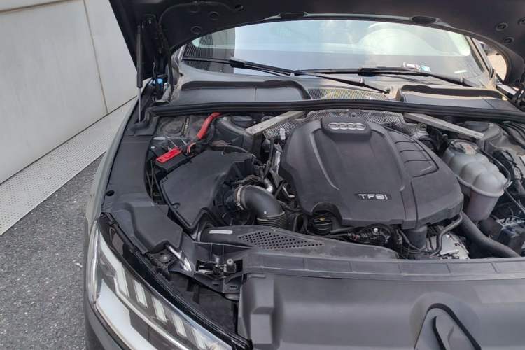 Used Audi A4L 2020 40 TFSI Fashionable and Elegant Model Engine Bay Right