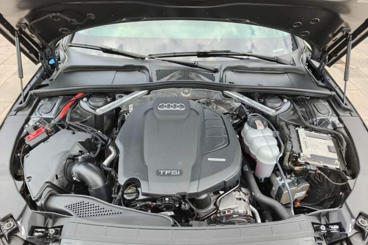 Used Audi A4L 2020 40 TFSI Fashion Dynamic Model Engine Bay