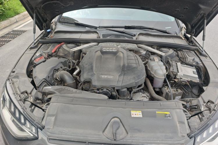 Used Audi A4L 2020 40 TFSI quattro Luxury Dynamic Model Engine Bay