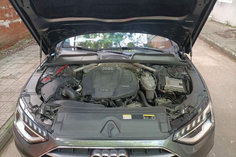 Used Audi A4L 2020 40 TFSI Fashionable and Elegant Model Engine Bay
