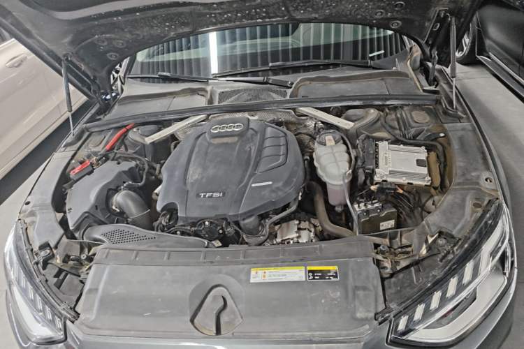 Used Audi A4L 2020 40 TFSI Fashionable and Elegant Model Engine Bay