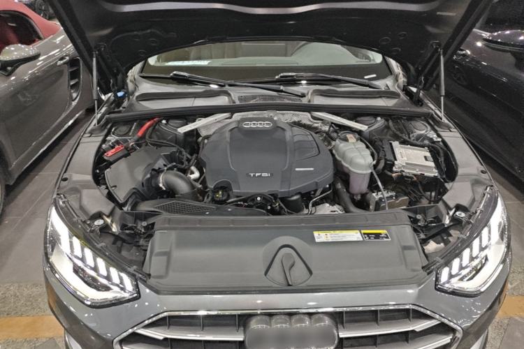 Used Audi A4L 2020 40 TFSI Fashionable and Elegant Model Engine Bay