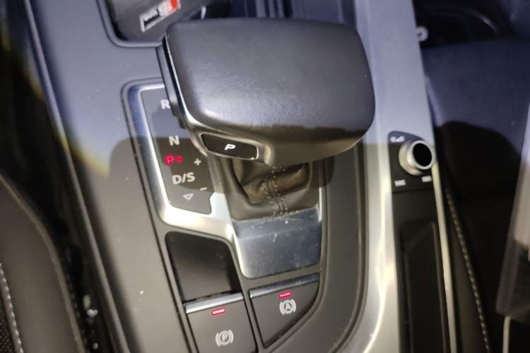 Used Audi A4L 2020 40 TFSI Luxury Dynamic Model Gear Lever