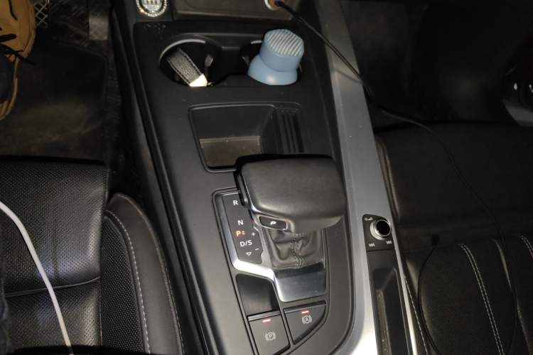 Used Audi A4L 2020 40 TFSI Fashion Dynamic Model Gear Lever
