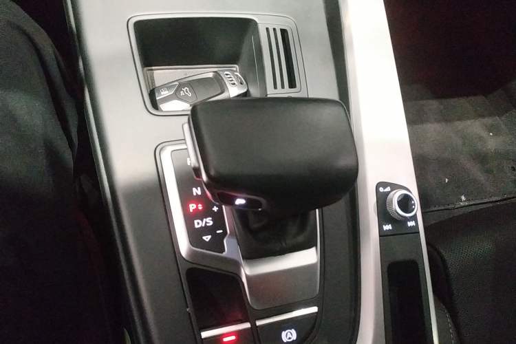 Used Audi A4L 2020 40 TFSI Fashion Dynamic Model Gear Lever