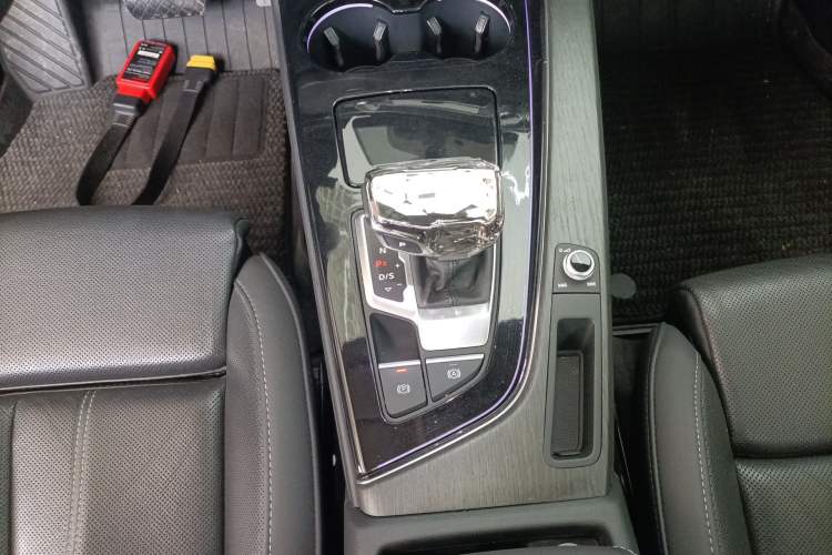 Used Audi A4L 2020 40 TFSI Luxury Dynamic Model Gear Lever