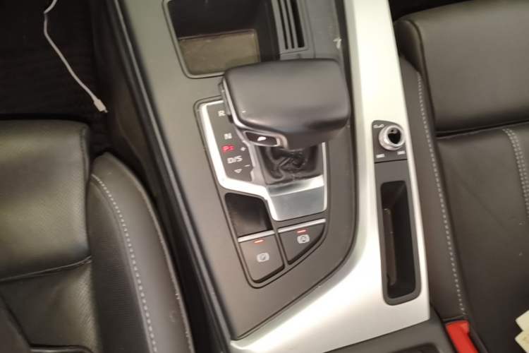 Used Audi A4L 2020 40 TFSI Luxury Dynamic Model Gear Lever