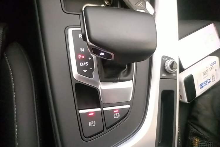 Used Audi A4L 2020 40 TFSI Fashion Dynamic Model Gear Lever