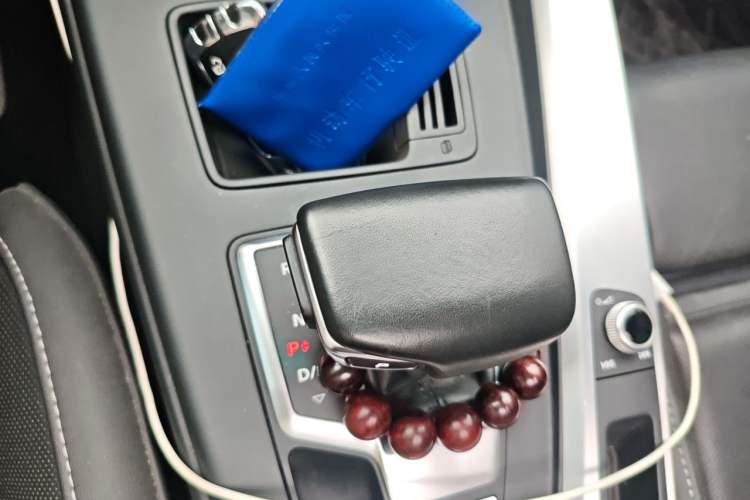 Used Audi A4L 2020 40 TFSI Fashionable and Elegant Model Gear Lever