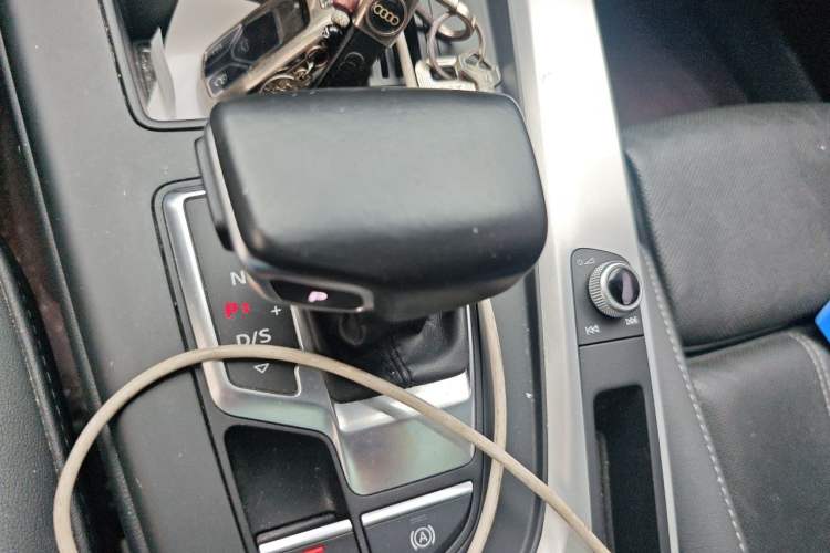 Used Audi A4L 2020 40 TFSI quattro Luxury Dynamic Model Gear Lever