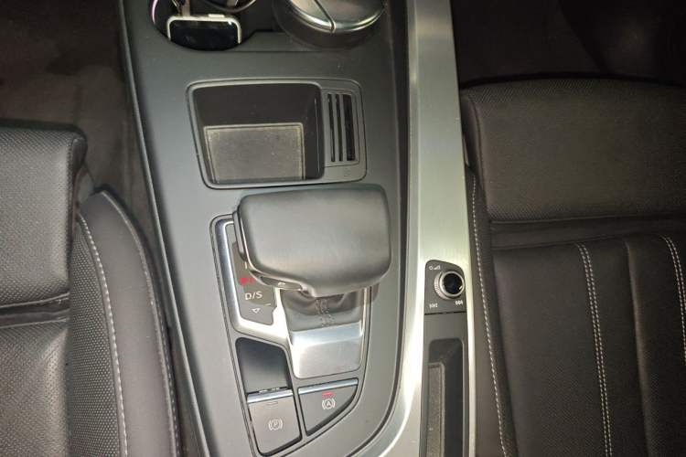 Used Audi A4L 2020 40 TFSI Luxury Dynamic Model Gear Lever
