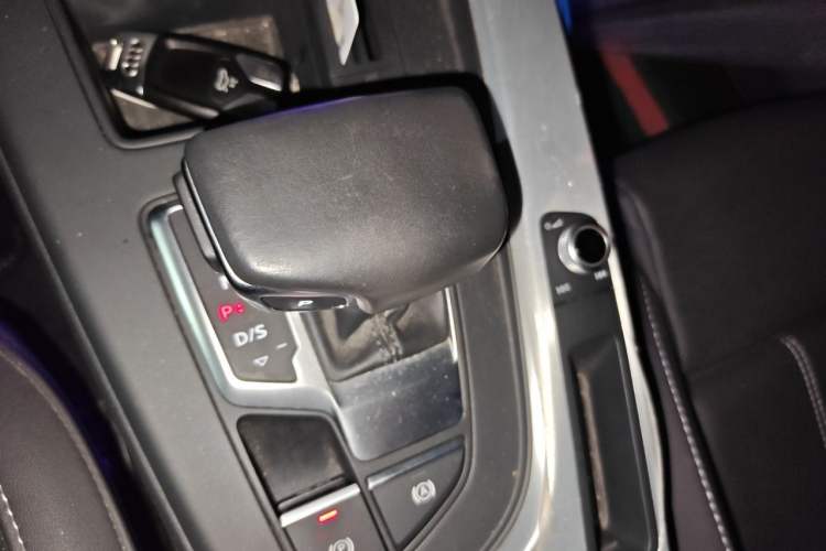 Used Audi A4L 2020 40 TFSI Fashion Dynamic Model Gear Lever